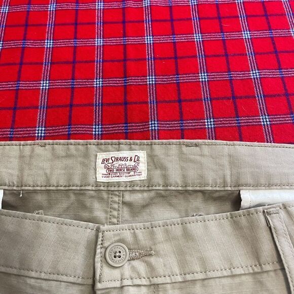 Levi’s Men’s VTG Khaki Cargo Men’s Loose Fit Shorts Size 46 - Picture 2 of 12